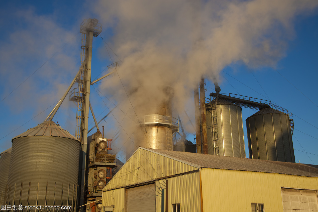 金属结构制造 工业科技与传统农业的清晨对话